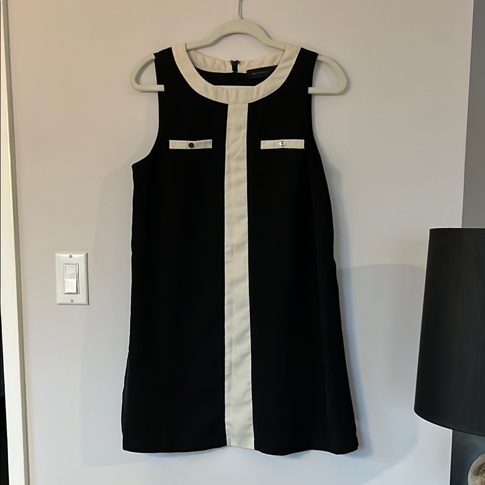 Chic Black and White Sleeveless Dress